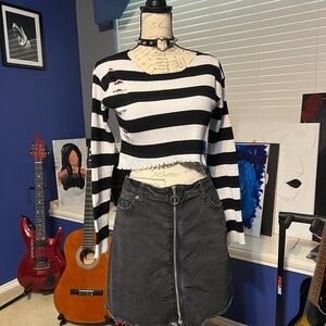 🤍 Black and White Crop Top 🖤